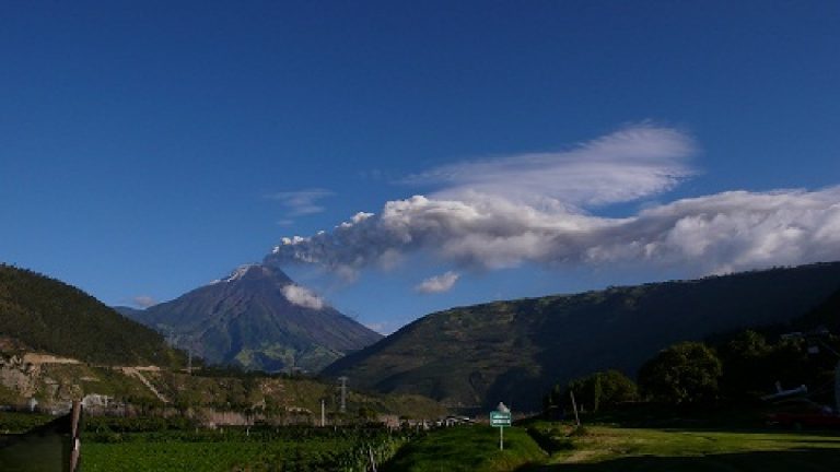 Volcán Tungurahua de Ecuador entra en erupción