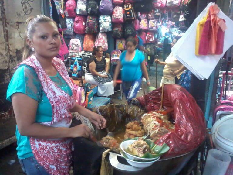 Yuca para preparar exquisito baho y sacar adelante a su familia