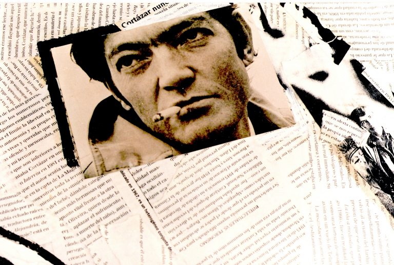 ‘Cortázar de la A a la Z’, un viaje por la vida de Julio Cortázar