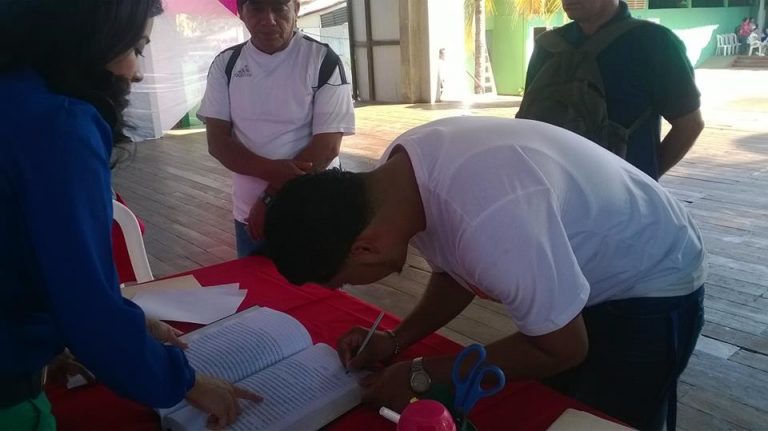 Reconocido Boxeador Profesional entre las 534 parejas que sellaron su amor en “YA…TU BODA 2014”