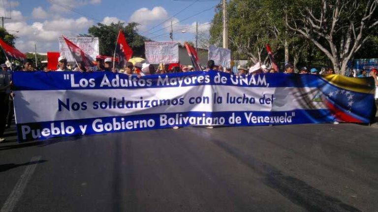 Adultos mayores marchan en apoyo a Venezuela