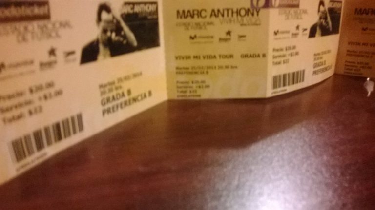 Vendedores por cuenta propia “hacen el billete” en concierto de Marc Anthony