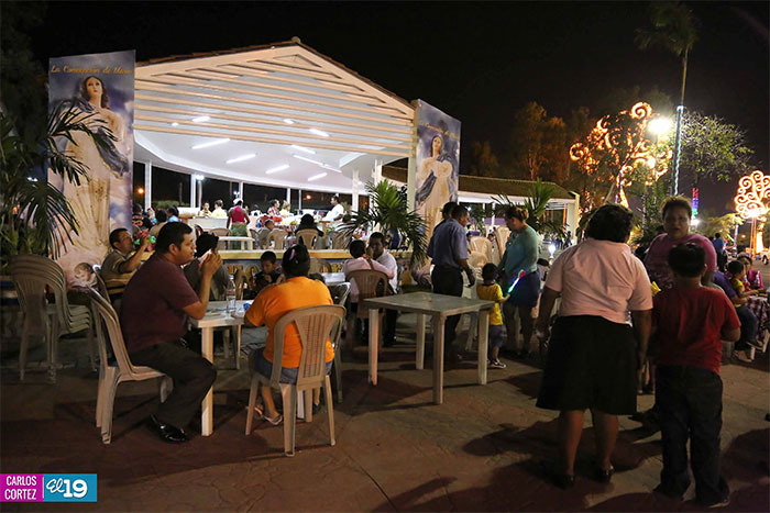 Tiangues “La Fe y Monimbó” abren sus puertas al pueblo en avenida de Bolívar a Chávez