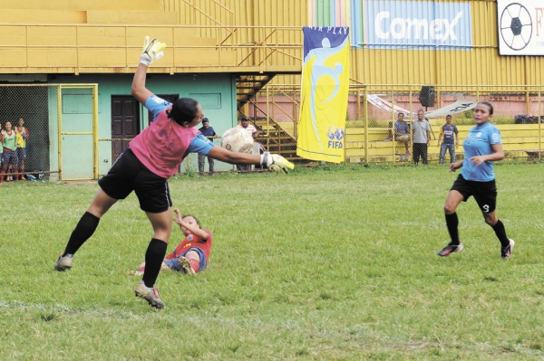 Saúl Álvarez y Unan-Managua dominan el futbol femenino