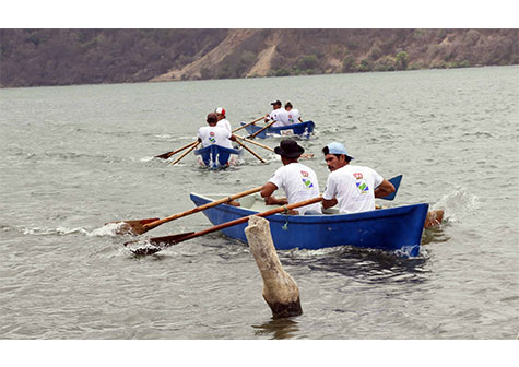 Chinandeganos y  tipitapeños realizan competencias de botes a remo