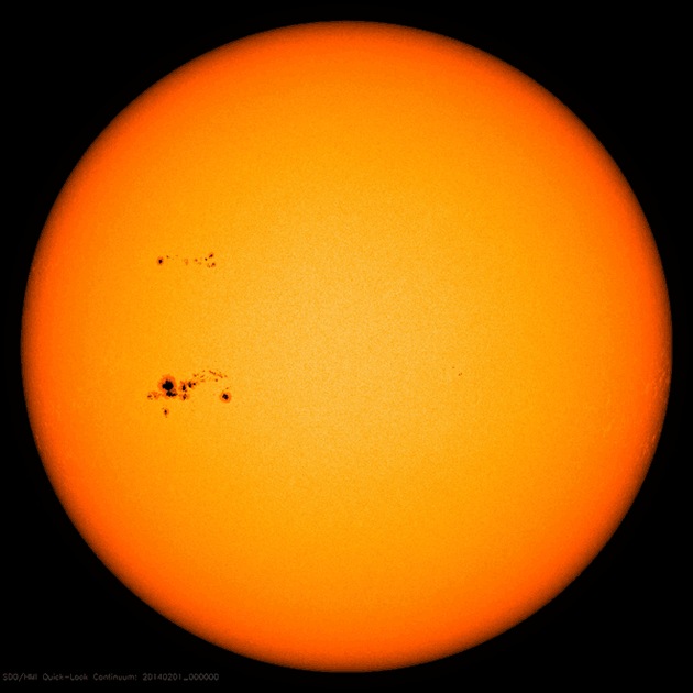 Una mancha solar más grande que Júpiter podría lanzar erupciones a la Tierra