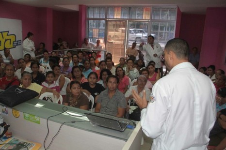 Personas de la tercera edad fueron atendidas en consulta médica de Tu Nueva Radio Ya