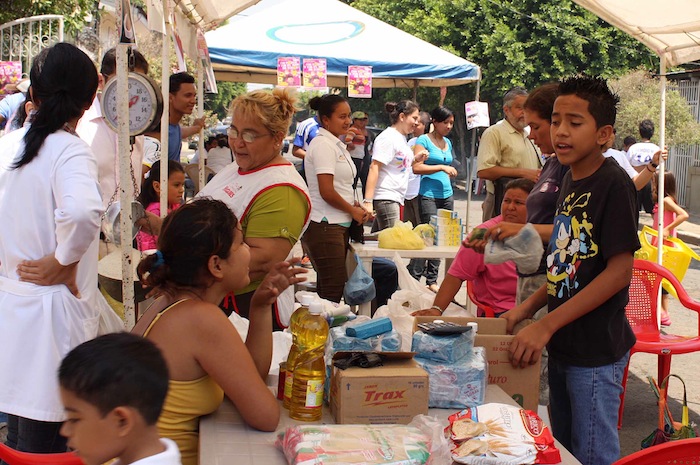 Capitalinos celebran Jornada 80/35 con alegres Ferias Solidarias