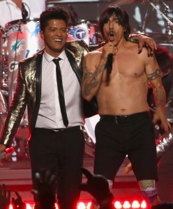 Bruno Mars y Red Hot Chili Peppers se roban el Super Bowl 2014