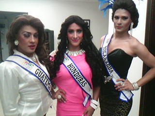 Candidatas a “Miss Gay Centroamérica 2014” están compitiendo esta noche por el mejor traje de fantasía