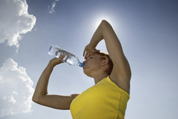 Mucha agua y comida balanceada para evitar una descompensación en este verano