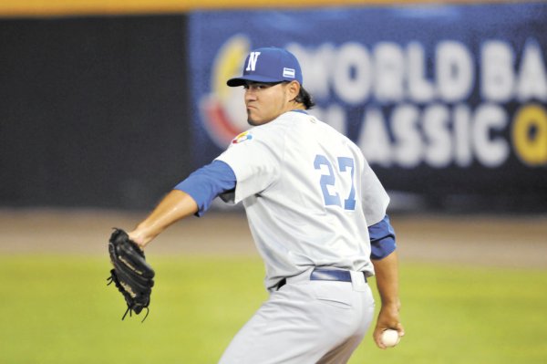 Dantos contratan al pitcher Edgar Ramírez