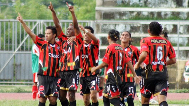 Ferreti gana y pelea la punta del nacional de fútbol