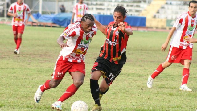 Estelí-Ferretti chocan en Managua