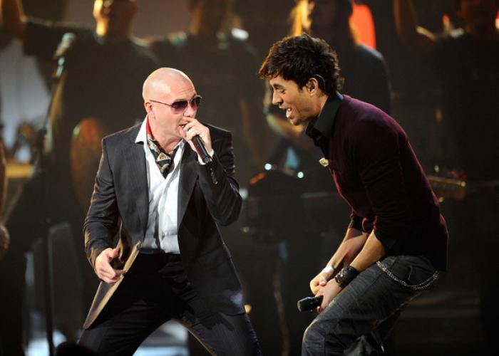 Enrique Iglesias y Pitbull unen sus voces otra vez