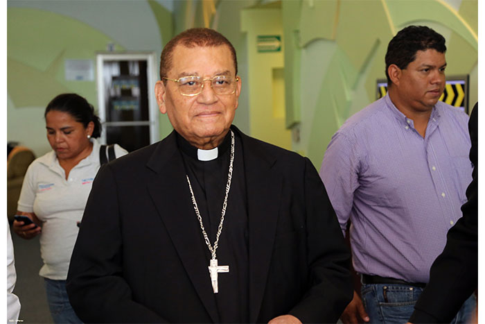 Cardenal Miguel parte a Roma para canonización de Juan Pablo II y Juan XXIII
