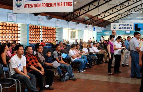 Migración y Extranjería trabaja 24 horas en puestos migratorios