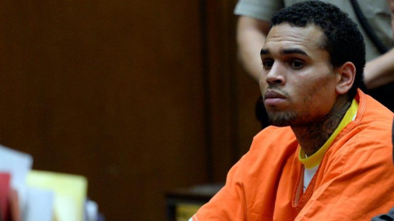 El cantante Chris Brown fue condenado a un año de prisión