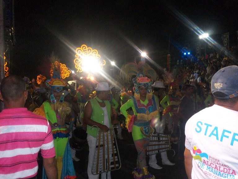 Creatividad domino el Carnaval Alegría por la Vida, en Avenida de Bolívar a Chávez