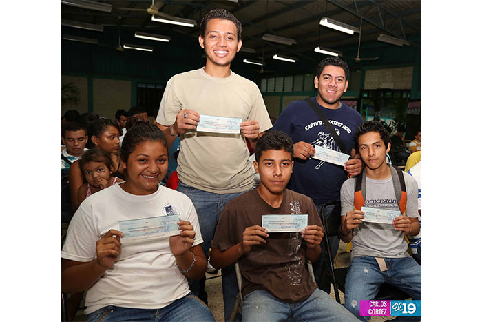 Casi 19 mil jóvenes nicaragüenses han sido beneficiados con las Becas Alba y universitarias