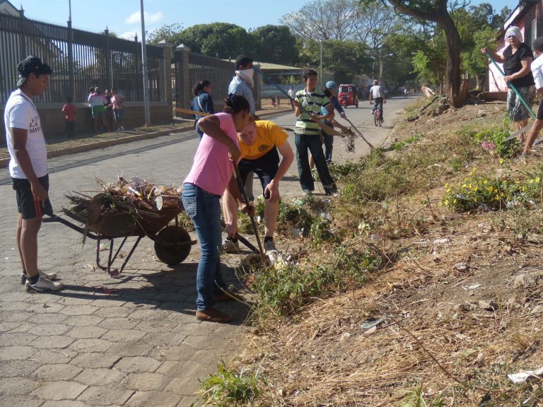 Juventud crea conciencia de mantener limpios nuestros entornos en época de invierno