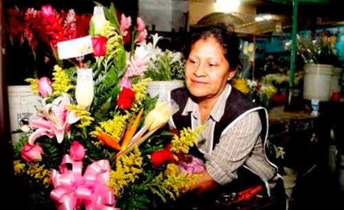 Comerciantes llenan de regalos las principales avenidas capitalinas para mamá