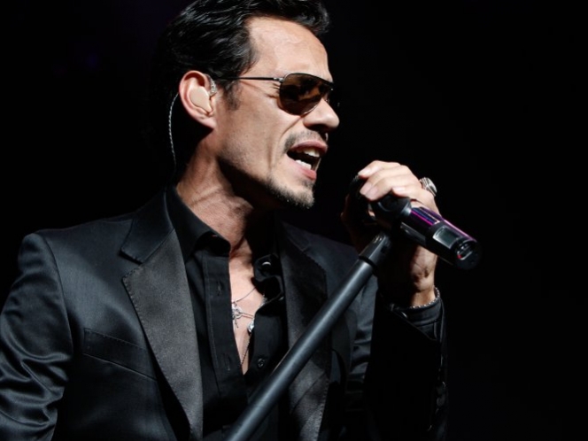 Abuela de 72 años bailó con Marc Anthony en pleno concierto