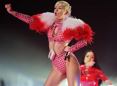 Miley Cyrus niega que una «sobredosis» interrumpiera su tour