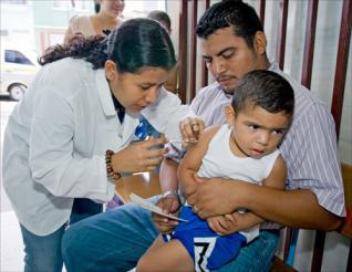 Diferentes tipos de vacunas protegen a niños nicaragüenses