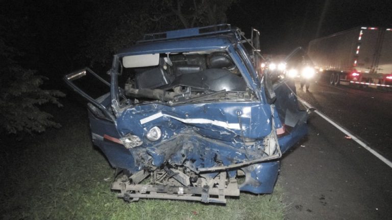 Choque entre microbús y furgón deja 24 heridos en carretera Masaya-Granada