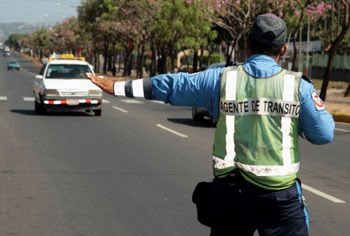 Motociclistas sin cascos serán multados y su moto llevada al depósito