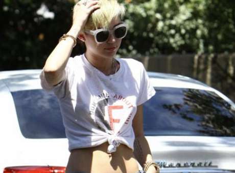 Roban a Miley Cyrus su Maserati Quattroporte 2014