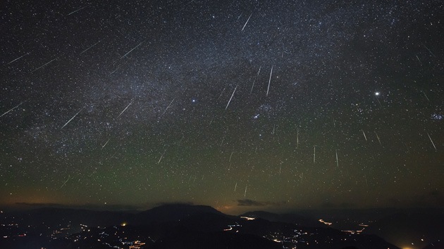 EN VIVO: Una espectacular doble lluvia de estrellas, a punto de iluminar el hemisferio sur