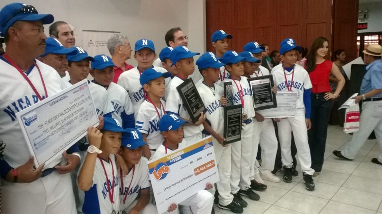 Homenaje a Campeones Panamericanos en entrega de utilidades de Lotería Nacional y LOTO