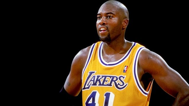 Con alegría y admiración fue recibido en Matagalpa Glen Rice exjugador de Los Lakers