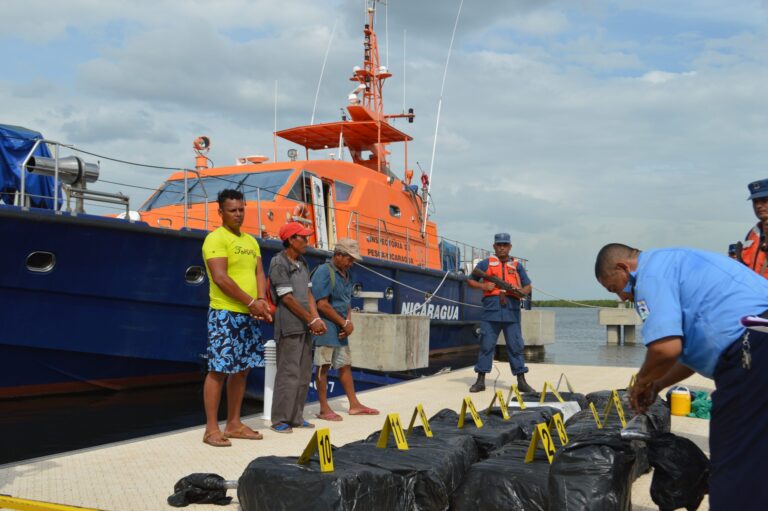 Incautan más de media tonelada de cocaína en una lancha, en Corinto, Chinandega