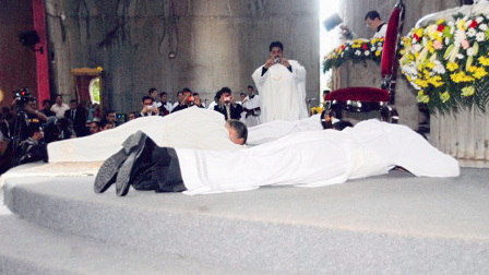 Ordenan 7 nuevos sacerdotes, incluyendo 4 nicaragüenses