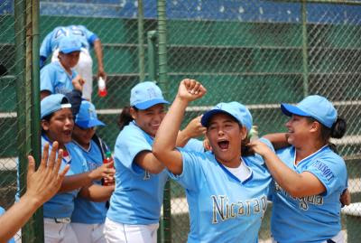 Nicaragua debutó con triunfo en Centroamericano de Softbol Femenino