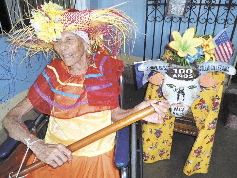 Con solemne misa recuerdan a  “La Chica Vaca” en su primer aniversario de fallecida