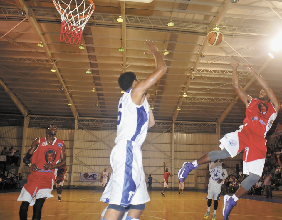 Leones vs Toros por título nacional de baloncesto