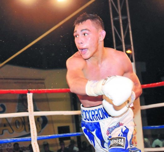 “Chocorroncito” viajó este lunes a Tailandia donde peleará con ex luchador profesional de Muay Thai