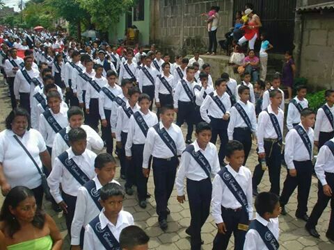 Estudiantes conmemoran 193 aniversario de la Independencia Centroamericana