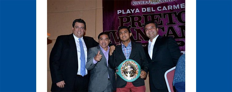 «Chocolatito» González recibe cinturón del CMB