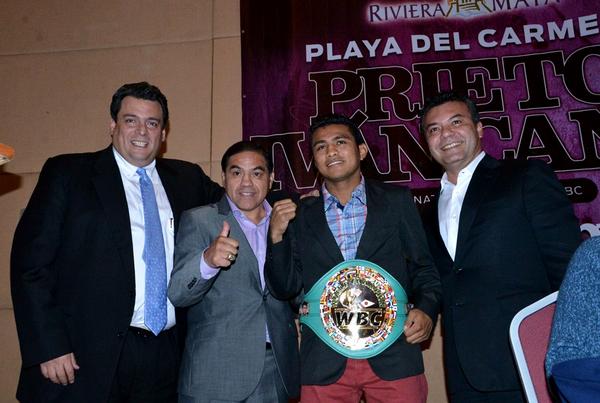 roman gonzalez recibe cinturon wbc