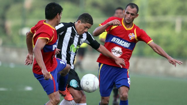 Juventus gana y se mantiene en la punta