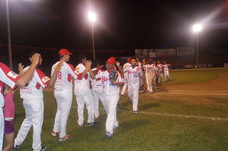 Bóer le da paliza a los Gigantes en el Béisbol Profesional