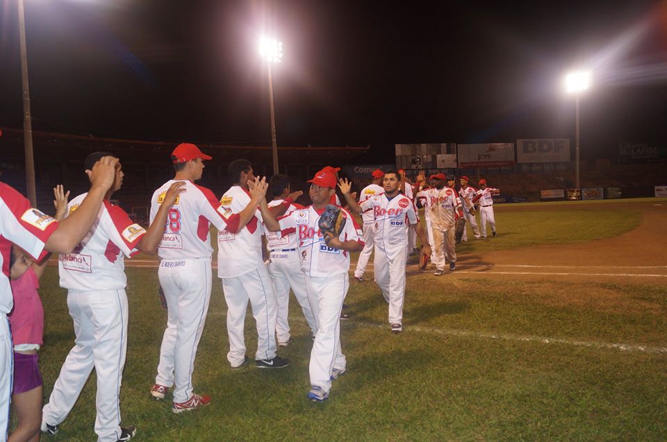 Bóer le da paliza a los Gigantes en el Béisbol Profesional