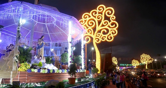 Familias disfrutan de belleza y tradición en Altares a la Santísima Virgen María