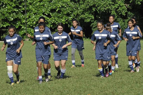 En selección femenina de futbol prevalece trato con respeto y motivación