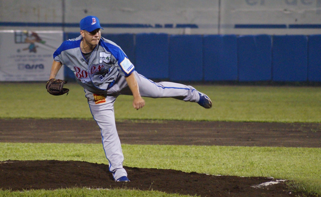 Bóer derrota a los Gigantes y recupera la punta en el Béisbol Profesional